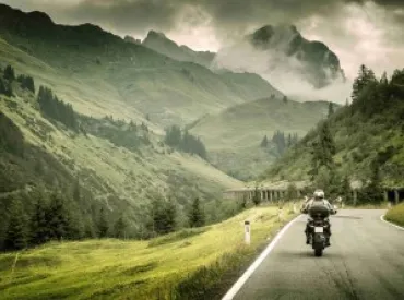 Seguro de moto a terceros con asistencia